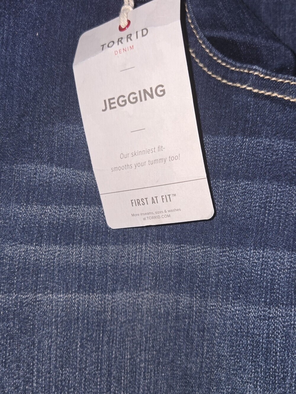 NWT Torrid Dark Wash High Rise 3-Button Jeggings - Size 20R - Picture 4 of 4